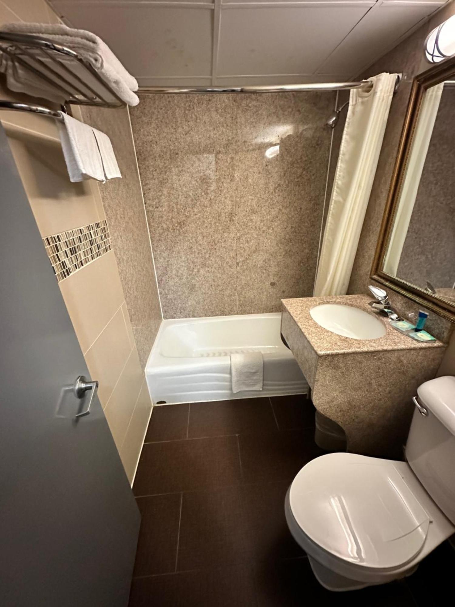 Town House Inn And Suites Elmwood Park Zewnętrze zdjęcie